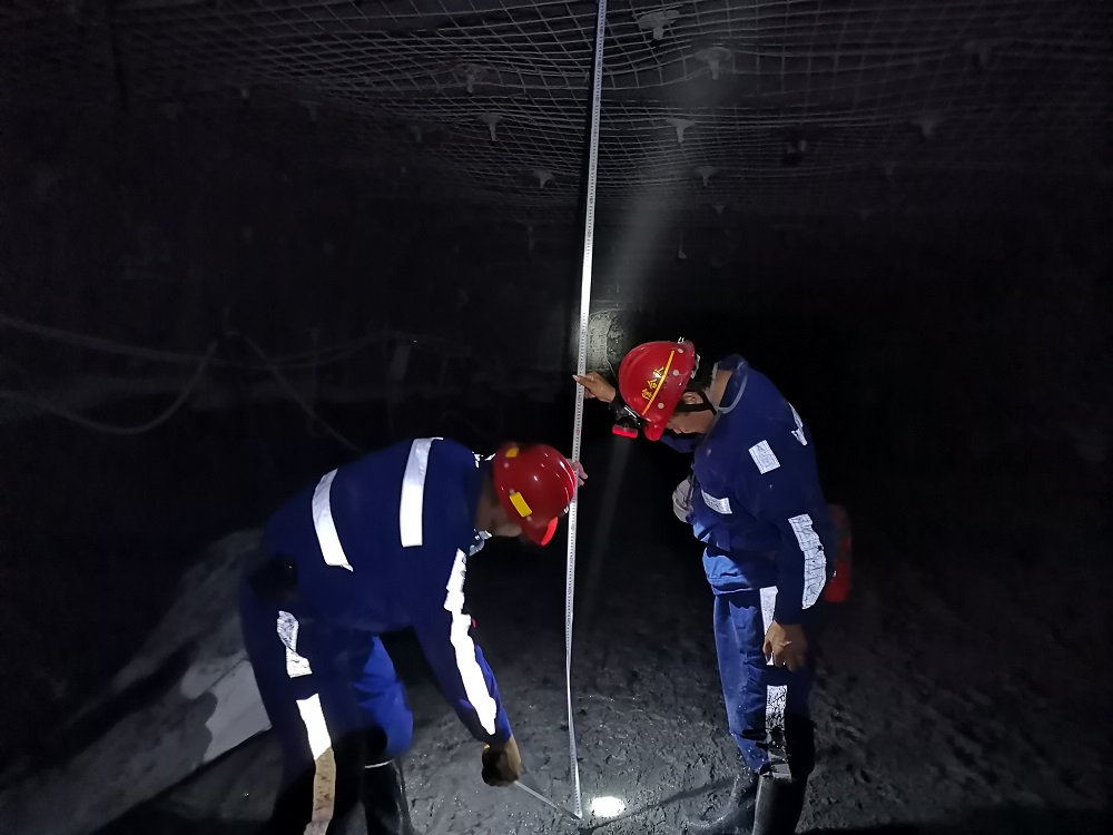 井下工作现场  杨志立拍摄.jpg