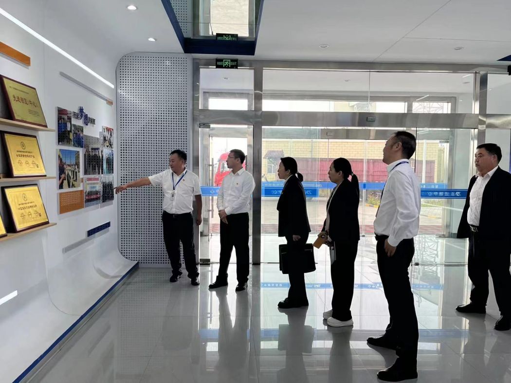 参观党支部阵地  姚慧宁提供 (1).jpg