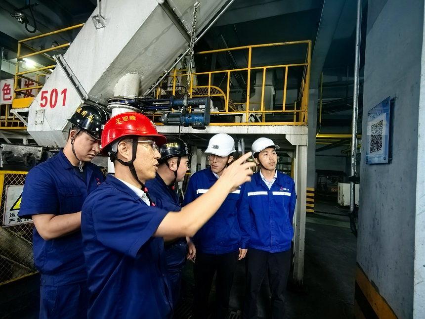 图二   现场进建兄弟单元创新技术。   CA88煤矿出产运营公司选运队  张瑞瑞 提供.jpg